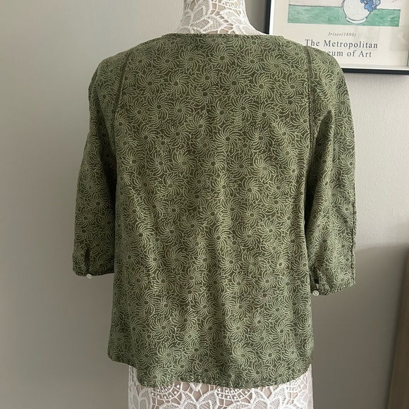 TREASURE & BOND Lace Trim V-neck Blouse in Green Rowan Floral - Picture 3 of 10